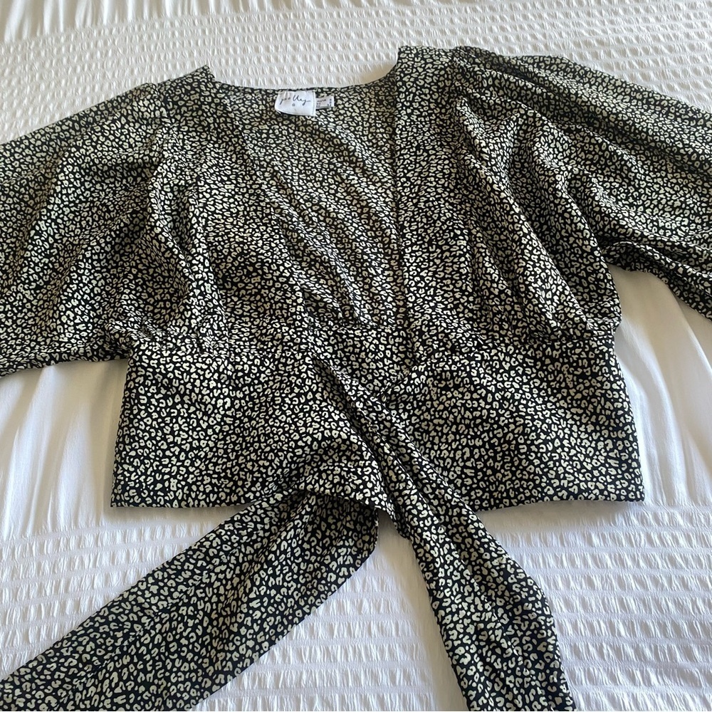 Princess Polly plunge neck tie front blouse (New mood top) size 2 - Picture 6 of 10